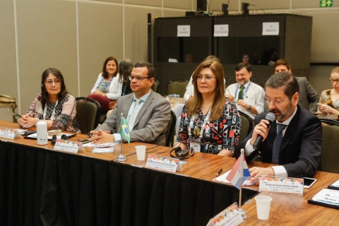 Da esq.: para a dir.: Magdalena Vicuña, presidente Focal 2019/2020; Heriberto Nascimento (STN), Gildenora Milhomem (STN) e Idésio Coelho (CFC)